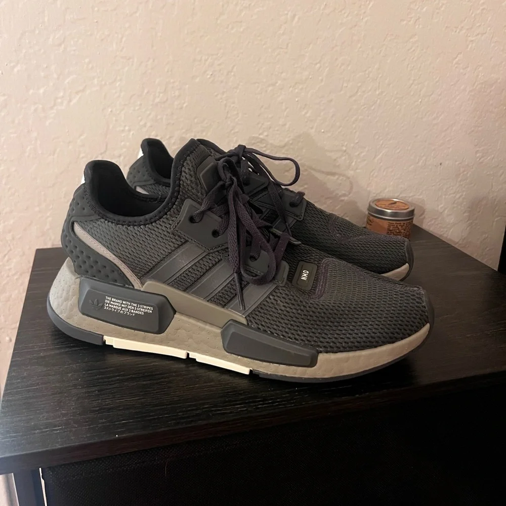 Adidas MND Men's Dark Gray Sneakers size 8 - Picture 1 of 7